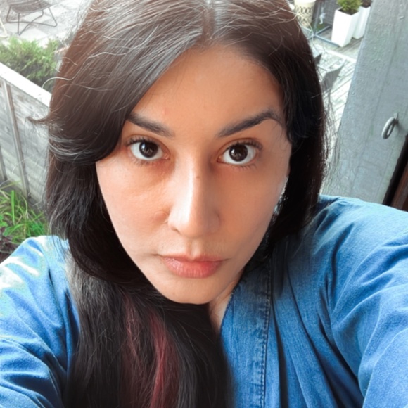 Meet your Posher, Julie - Picture 1 of 1